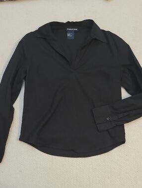 Tristan & Iseut Black Long-Sleeve Blouse